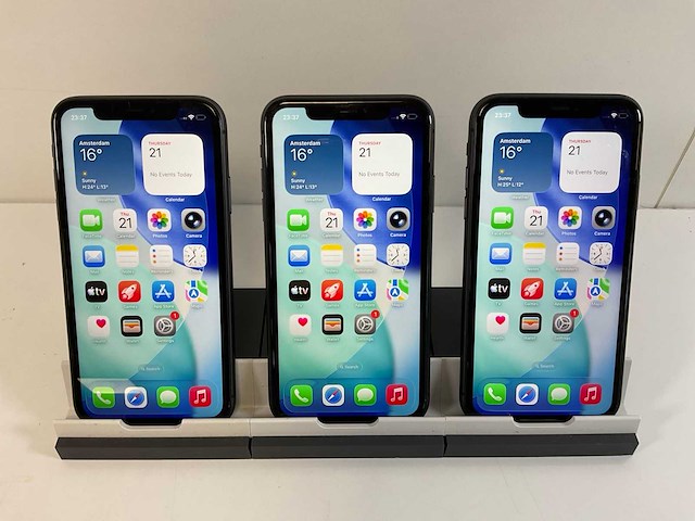 Apple iphone 11 - 64 gb - black (3x) - afbeelding 1 van  5