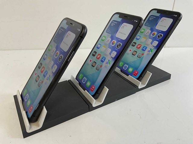Apple iphone 11 - 64 gb - black (3x) - afbeelding 3 van  5