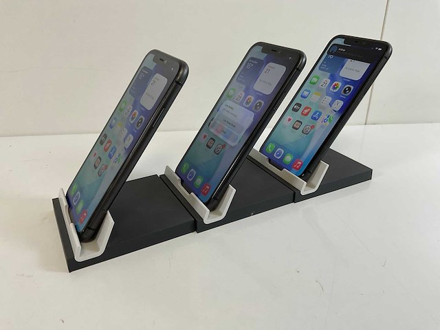 Apple iphone 11 - 64 gb - black (3x) - afbeelding 3 van  5