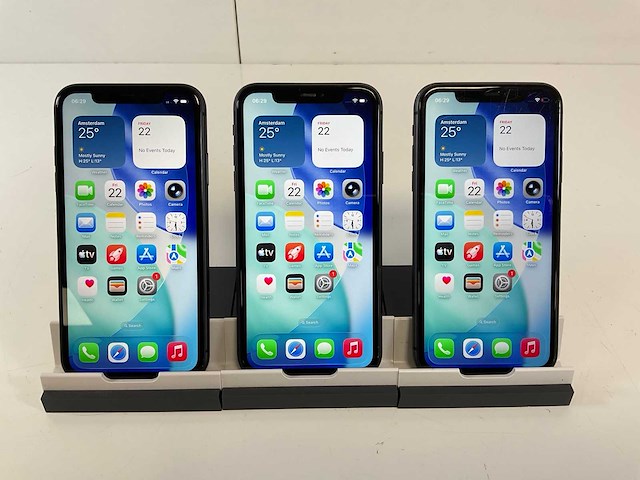 Apple iphone 11 - 64 gb - black (3x) - afbeelding 1 van  5