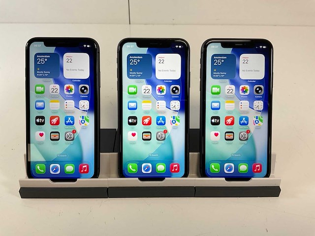 Apple iphone 11 - 64 gb - black (3x) - afbeelding 1 van  2