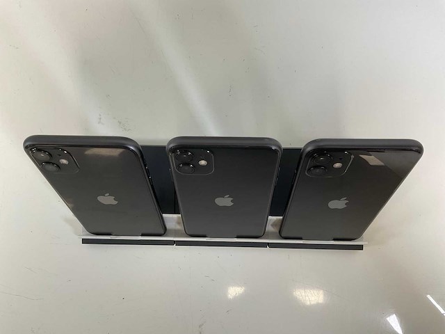 Apple iphone 11 - 64 gb - black (3x) - afbeelding 3 van  3