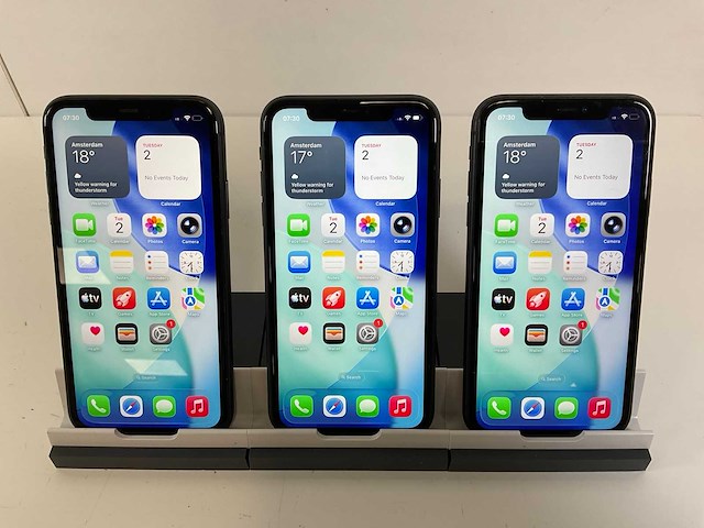 Apple iphone 11 - 64 gb - black (3x) - afbeelding 1 van  5