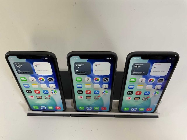 Apple iphone 11 - 64 gb - black (3x) - afbeelding 2 van  5