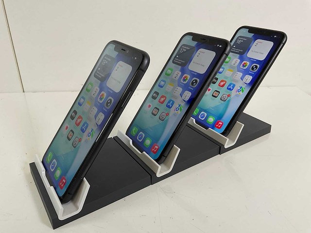 Apple iphone 11 - 64 gb - black (3x) - afbeelding 3 van  5