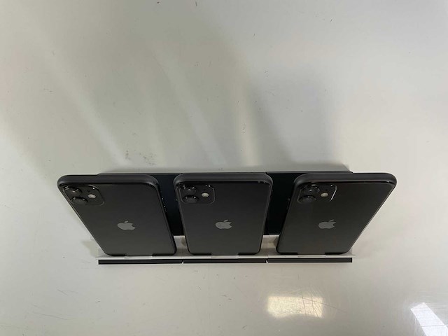 Apple iphone 11 - 64 gb - black (3x) - afbeelding 3 van  3