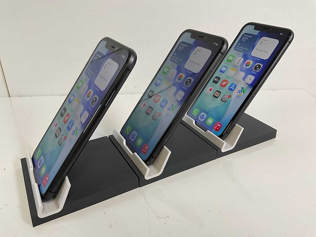 Apple iphone 11 - 64 gb - black (3x) - afbeelding 1 van  3