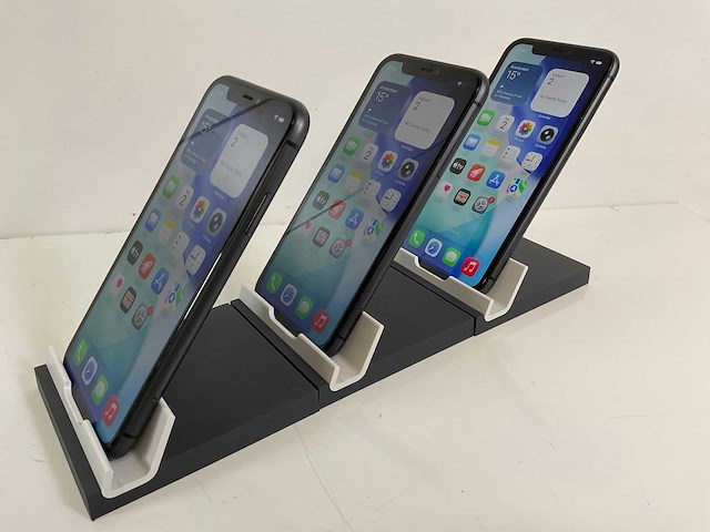 Apple iphone 11 - 64 gb - black (3x) - afbeelding 3 van  5