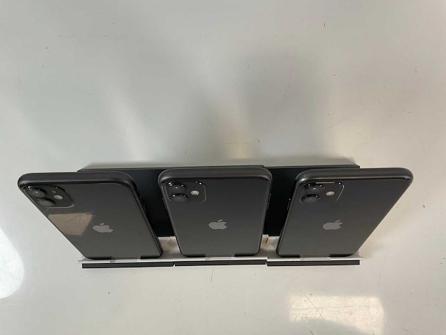 Apple iphone 11 - 64 gb - black (3x) - afbeelding 1 van  1