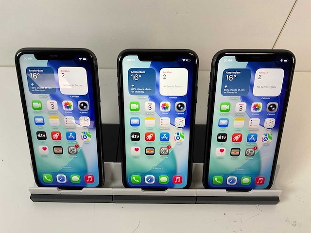 Apple iphone 11 - 64 gb - black (3x) - afbeelding 1 van  5