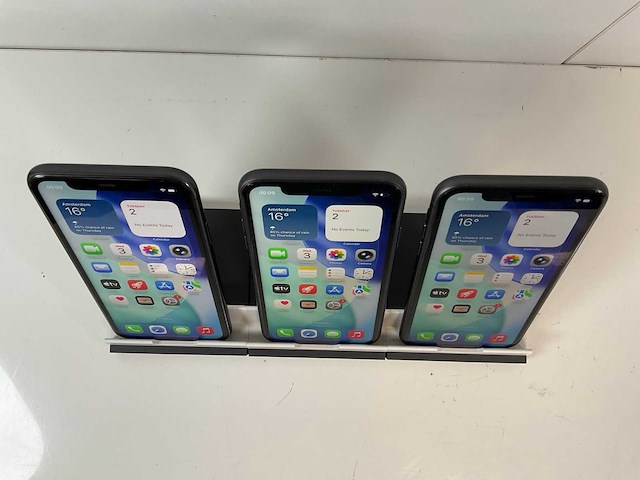 Apple iphone 11 - 64 gb - black (3x) - afbeelding 2 van  5