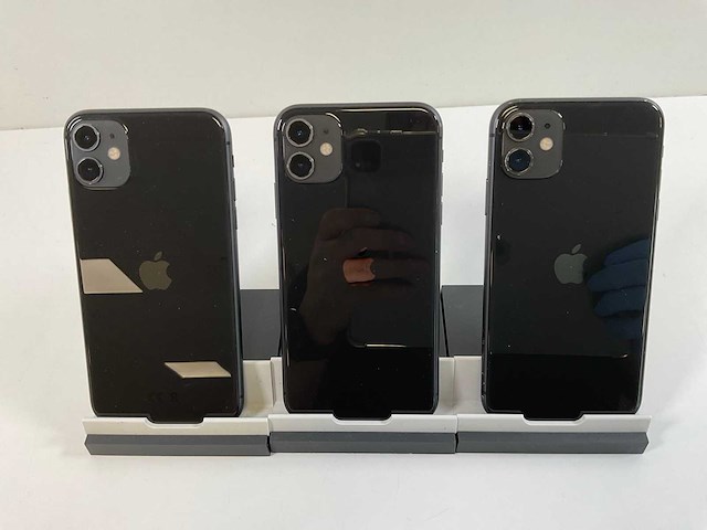 Apple iphone 11 - 64 gb - black (3x) - afbeelding 1 van  1