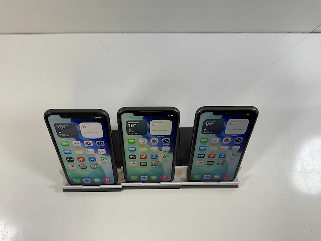 Apple iphone 11 - 64 gb - black (3x) - afbeelding 2 van  5