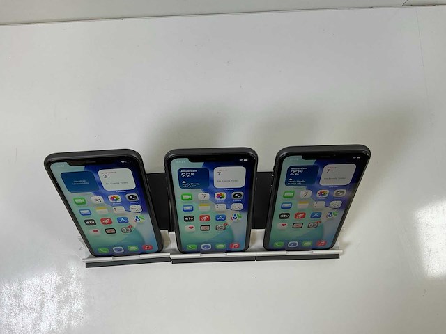Apple iphone 11 - 64 gb - black (3x) - afbeelding 2 van  5