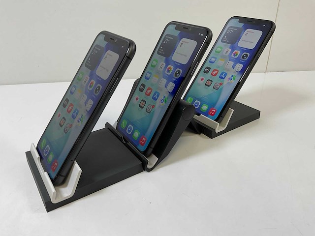 Apple iphone 11 - 64 gb - black (3x) - afbeelding 1 van  2