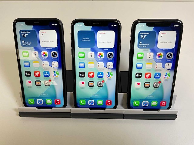 Apple iphone 11 - 64 gb - black (3x) - afbeelding 1 van  5