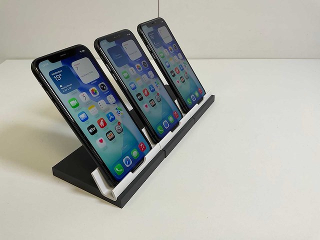 Apple iphone 11 - 64 gb - black (3x) - afbeelding 3 van  5