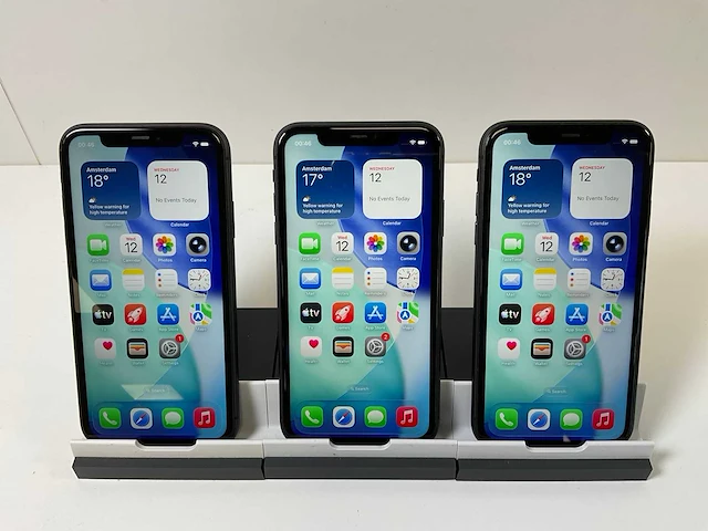 Apple iphone 11 - 64 gb - black (3x) - afbeelding 1 van  5