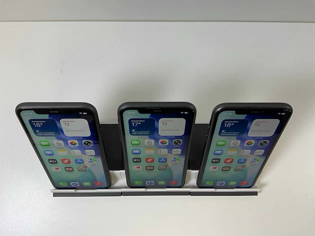 Apple iphone 11 - 64 gb - black (3x) - afbeelding 2 van  5