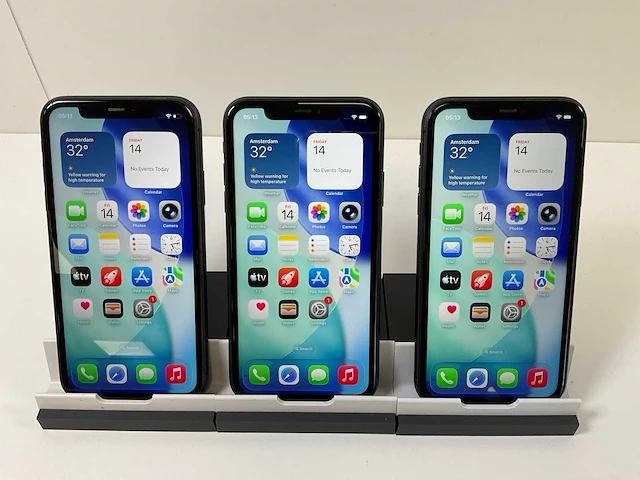 Apple iphone 11 - 64 gb - black (3x) - afbeelding 1 van  5