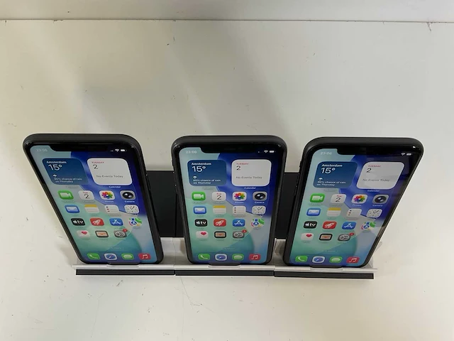 Apple iphone 11 - 64 gb - black (3x) - afbeelding 2 van  5