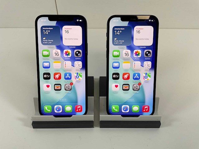 Apple iphone 12 - 128 gb - black (2x) - afbeelding 1 van  4