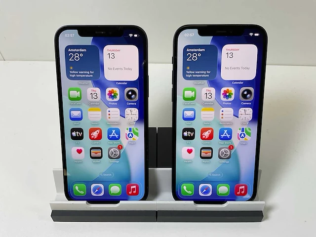 Apple iphone 12 - 256 gb - black (2x) - afbeelding 1 van  5