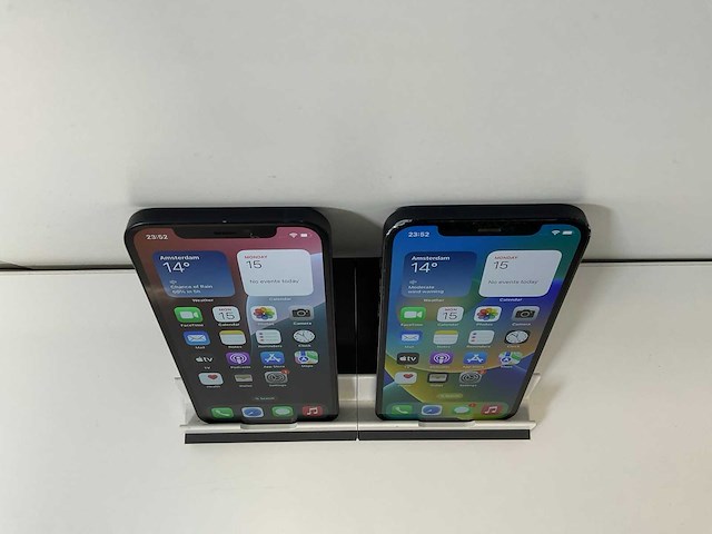 Apple iphone 12 - 64 gb - black (2x) - afbeelding 2 van  6