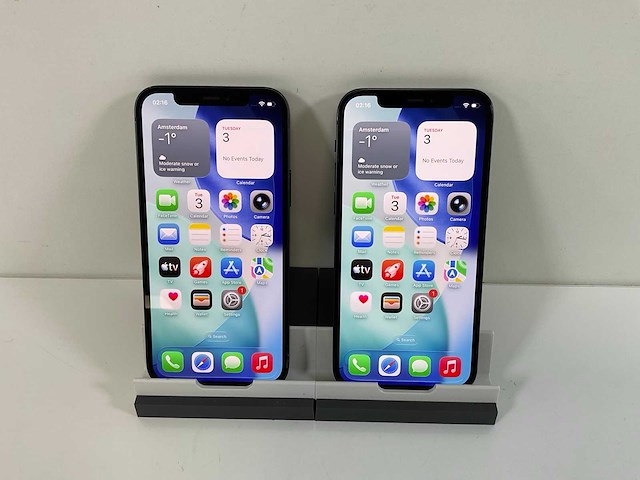 Apple iphone 12 - 64 gb - black (2x) - afbeelding 1 van  6