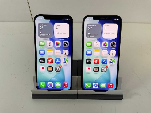 Apple iphone 12 - 64 gb - black (2x) - afbeelding 1 van  4