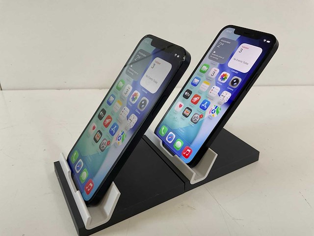 Apple iphone 12 - 64 gb - black (2x) - afbeelding 1 van  2