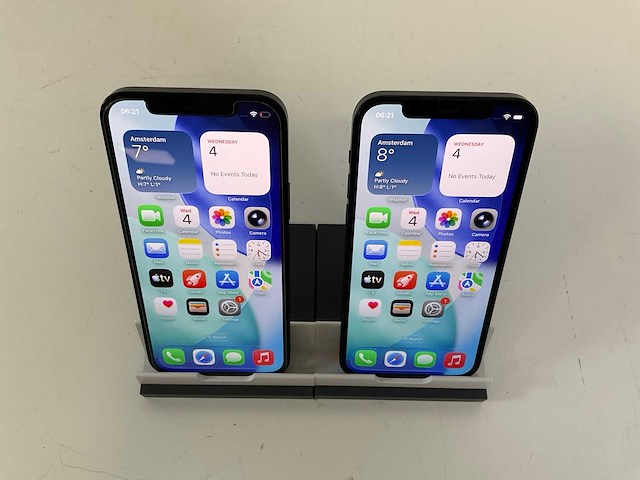 Apple iphone 12 - 64 gb - black (2x) - afbeelding 1 van  3