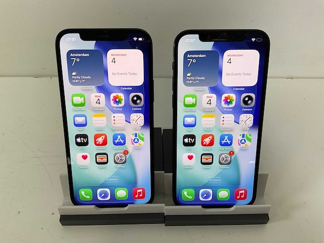 Apple iphone 12 - 64 gb - black (2x) - afbeelding 1 van  4