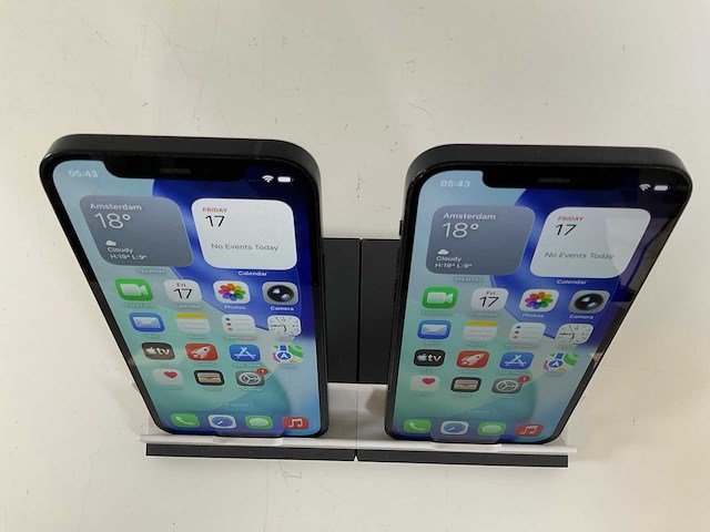 Apple iphone 12 - 64 gb - black (2x) - afbeelding 1 van  2