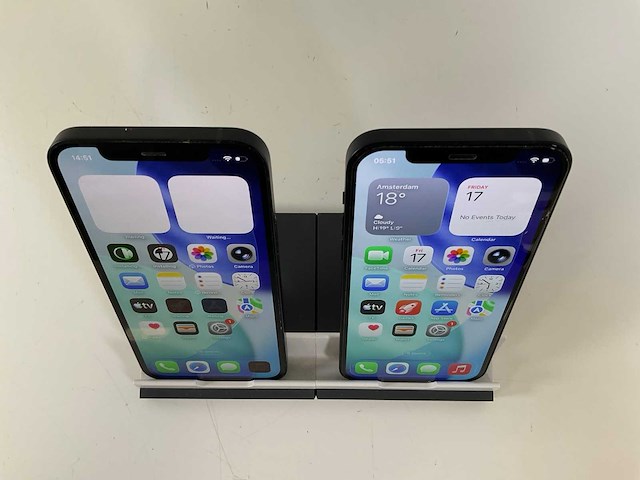 Apple iphone 12 - 64 gb - black (2x) - afbeelding 1 van  4