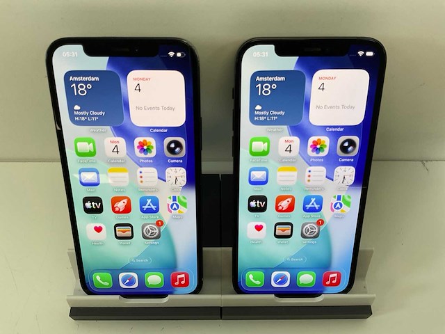 Apple iphone 12 - 64 gb - black (2x) - afbeelding 1 van  3