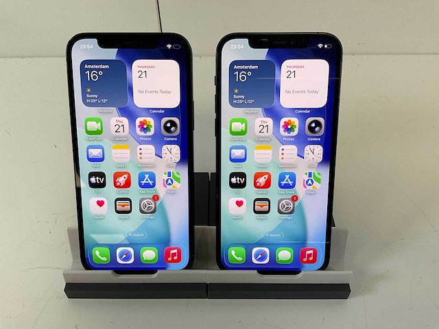 Apple iphone 12 - 64 gb - black (2x) - afbeelding 1 van  5