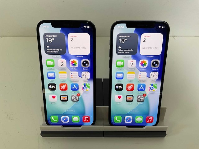 Apple iphone 12 - 64 gb - black (2x) - afbeelding 1 van  5