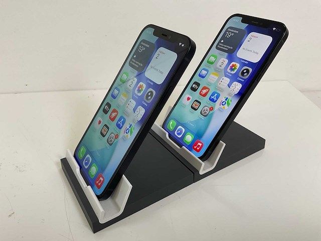Apple iphone 12 - 64 gb - black (2x) - afbeelding 3 van  4