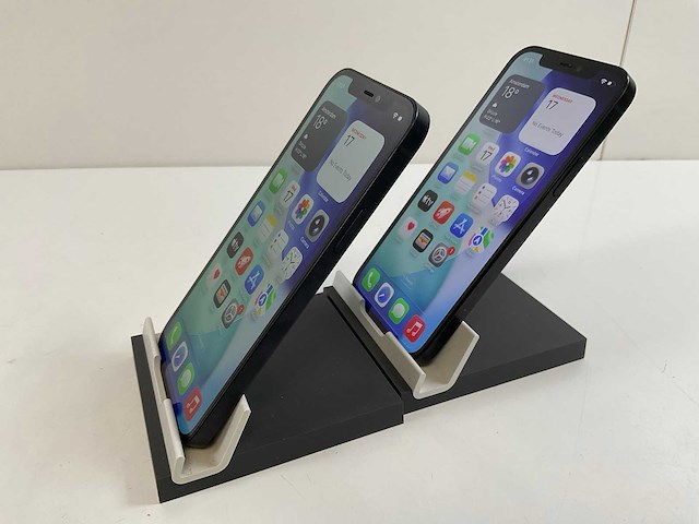 Apple iphone 12 - 64 gb - black (2x) - afbeelding 1 van  1