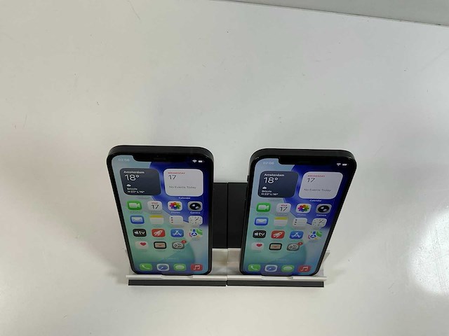 Apple iphone 12 - 64 gb - black (2x) - afbeelding 1 van  4
