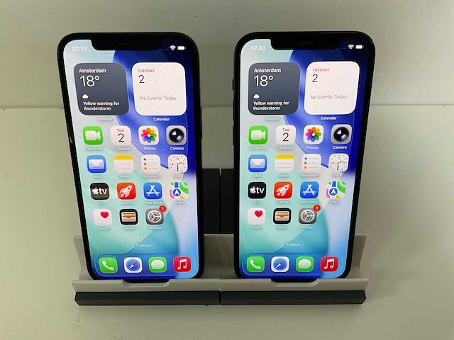 Apple iphone 12 - 64 gb - black (2x) - afbeelding 1 van  3