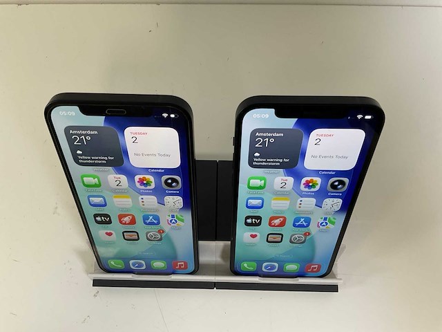 Apple iphone 12 - 64 gb - black (2x) - afbeelding 2 van  5