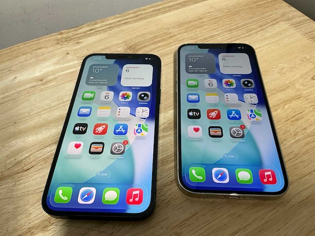 Apple iphone 12 pro max mobiele telefoon (2x) - afbeelding 1 van  6