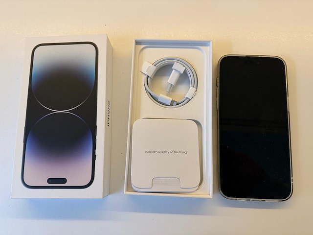 Apple iphone 14 pro max 256 gb space black. met doosje en laadkabel. achterzijde heeft schade. met hoesje. - afbeelding 1 van  7