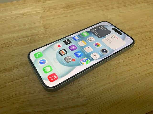 Apple iphone 15 a3090 mobiele telefoon; glas bevat was krasjes - geen beperking hierdoor - afbeelding 3 van  9