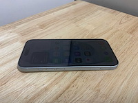 Apple iphone 15 a3090 mobiele telefoon; glas bevat was krasjes - geen beperking hierdoor - afbeelding 4 van  9