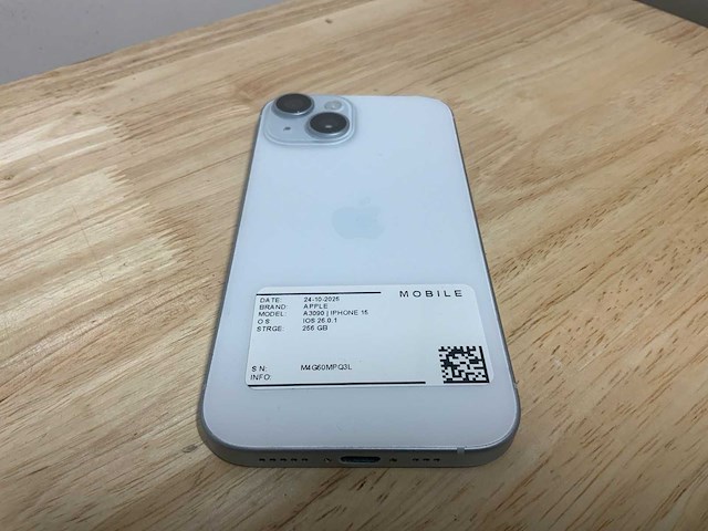 Apple iphone 15 a3090 mobiele telefoon; glas bevat was krasjes - geen beperking hierdoor - afbeelding 5 van  9