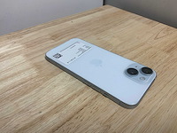 Apple iphone 15 a3090 mobiele telefoon; glas bevat was krasjes - geen beperking hierdoor - afbeelding 7 van  9