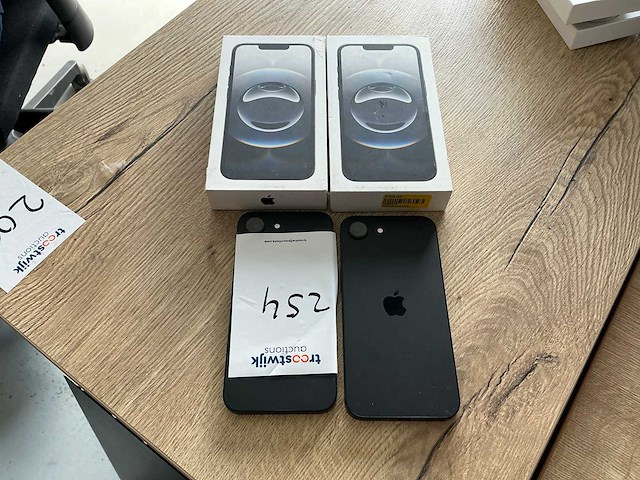 Apple iphone 16e mobiele telefoon (2x) - afbeelding 2 van  4